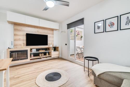 Ingenio Apartment | Home2Book Stylish & Bright Bakea Apartment