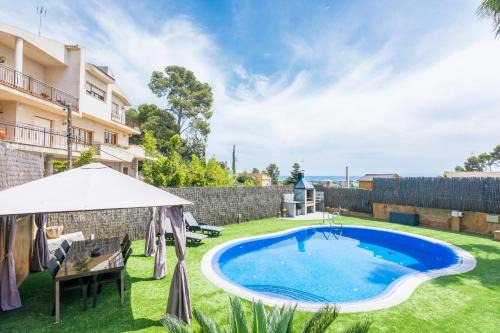 Santa Susanna Villa | HomeHolidaysRentals Electra
