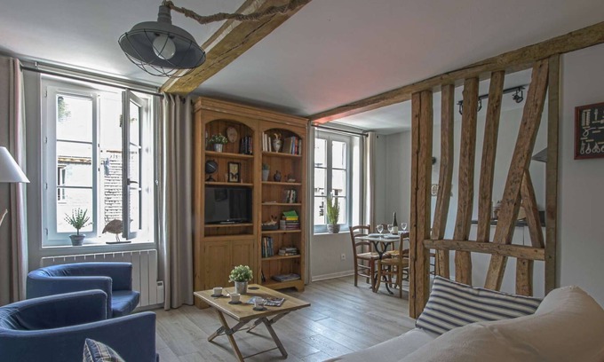 Enclos Apartment | Homely 2-bdr apmt for up to 4 in the heart of Old Honfleur - Triplex Le Phare ★