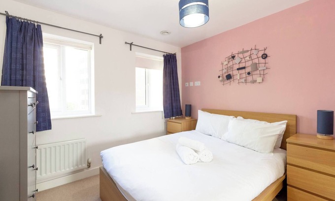 Stoke-on-Trent Ski Chalet | Homely 4BD Townhouse Next to Hanley Park