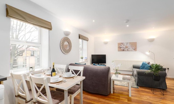 Roath Apartment | Homely New Apartment with WiFi and Parking