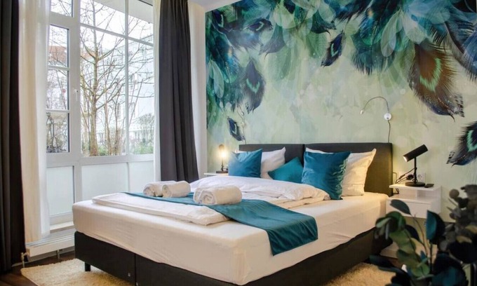 Sendlinger Feld Apartment | Homely Stay Studio9 - View to the green courtyard