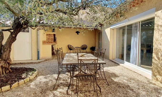Saint-Maurice-sur-Eygues Apartment | Homerez - Apartment in Saint-Maurice-sur-Eygues