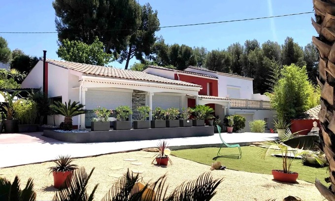 La Cadiere-d'Azur Apartment | Homerez - Apartment in La Cadière-d'Azur