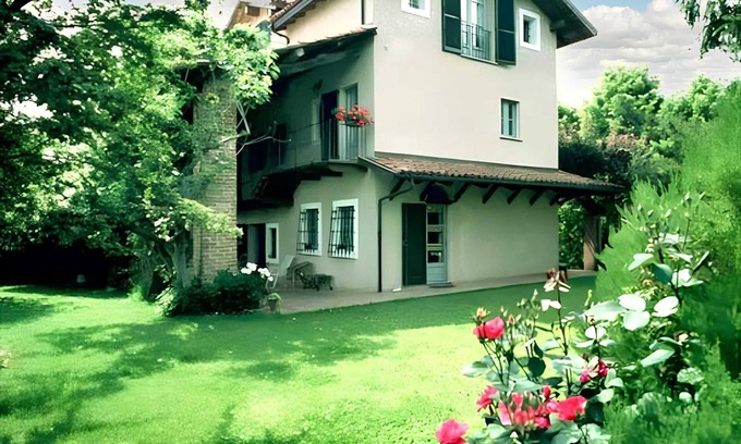Carru Apartment | Homerez - Apartment in Carrù, private parking