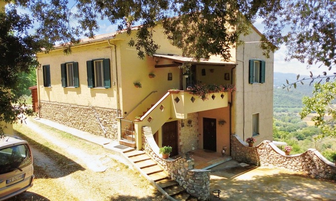 Stroncone Apartment | Homerez - Apartment in Coppe, mountain view