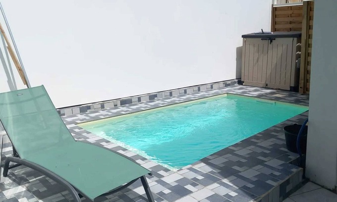 Sainte-Marie Apartment | Homerez - Apartment Sainte-Marie