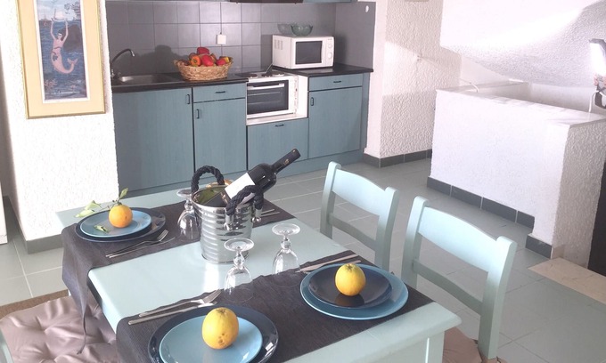 Akrogialion Apartment | Homerez - Beautiful apartment With sea view and garden