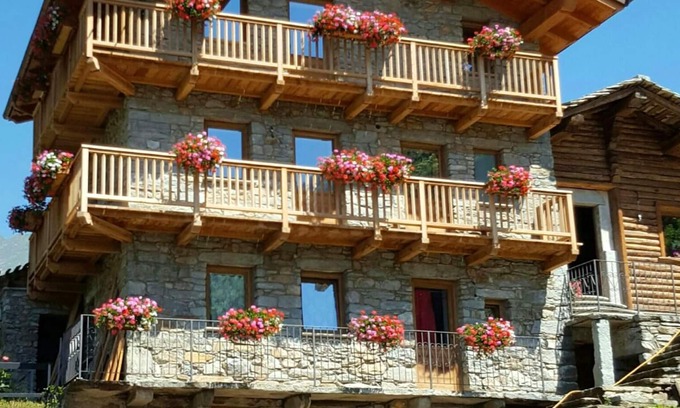 Planaz Ski Chalet | Homerez - Chalet 13 km away from the slopes for 4 ppl. with garden at Planaz