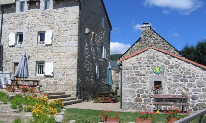 Le Malzieu-Forain House | Homerez - Charming House in Le Malzieu, garden, view