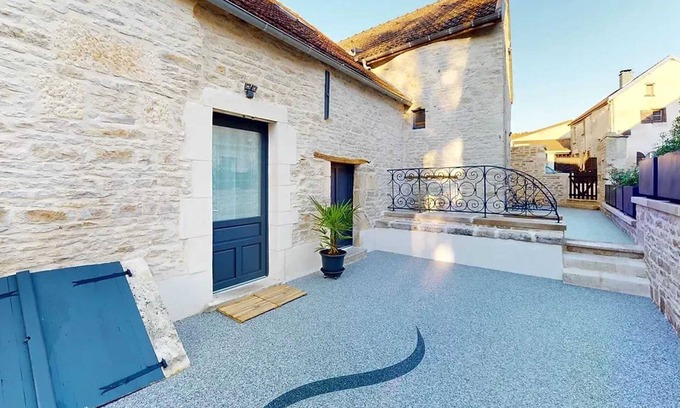 Les Riceys House | Homerez - Charming house in Les Riceys with private courtyard