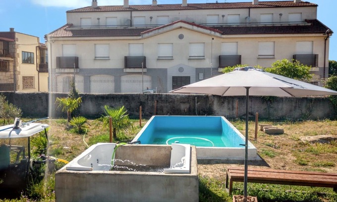 Vitigudino Villa | Homerez - Charming Villa Near Vitigudino with Shared Pool