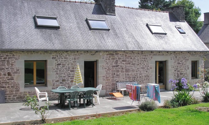 Plehedel House | Homerez - Comfortable house in Plehedel with a fireplace