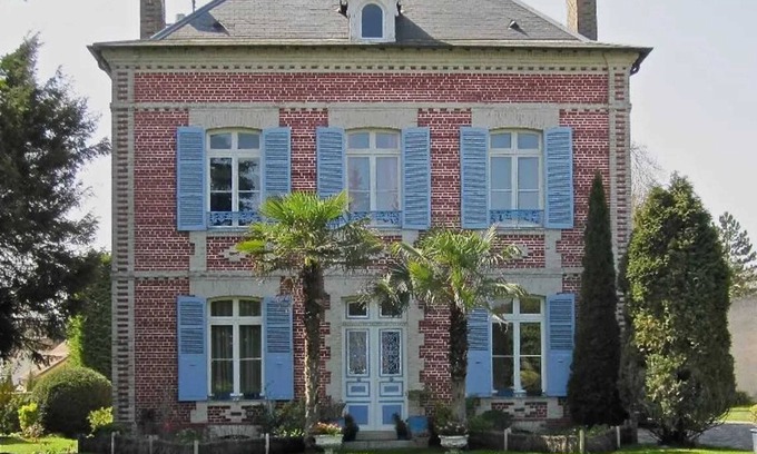 Wimbledon House | Homerez - House in Chavenay with terrace
