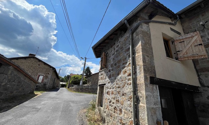 Saint-Romain House | Homerez - House in Saint-Romain.