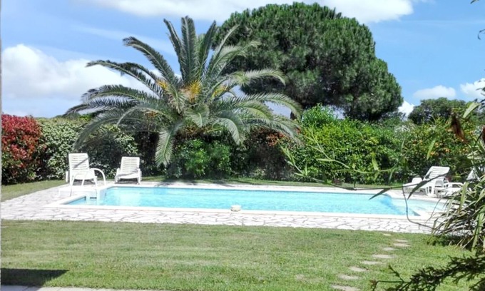 Solaro Villa | Homerez - Relaxing Villa in Solaro with Private Pool and Garden