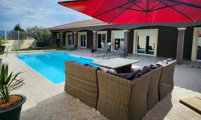 Beaufort-sur-Gervanne Villa | Homerez - Spacious villa for 8 ppl. with swimming-pool at Beaufort-sur-Gervanne