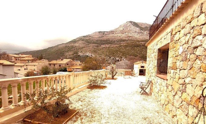 Escragnolles Apartment | Homerez - Spacious appartement for 6 ppl. with terrace at Escragnolles