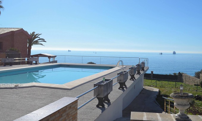 Tarragona Apartment | Homerez - Spacious Apartment in Tarragona + Pool