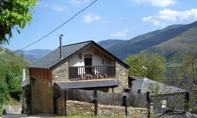 Odollo Apartment | Homerez - Spacious appartement for 8 ppl. with balcony at Odollo
