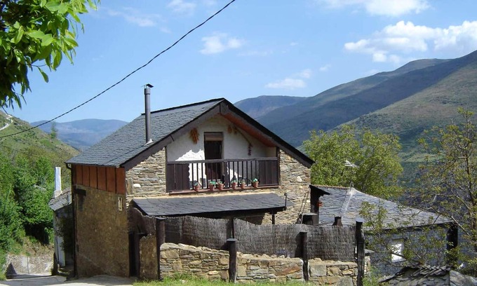 Odollo Apartment | Homerez - Spacious appartement for 8 ppl. with balcony at Odollo
