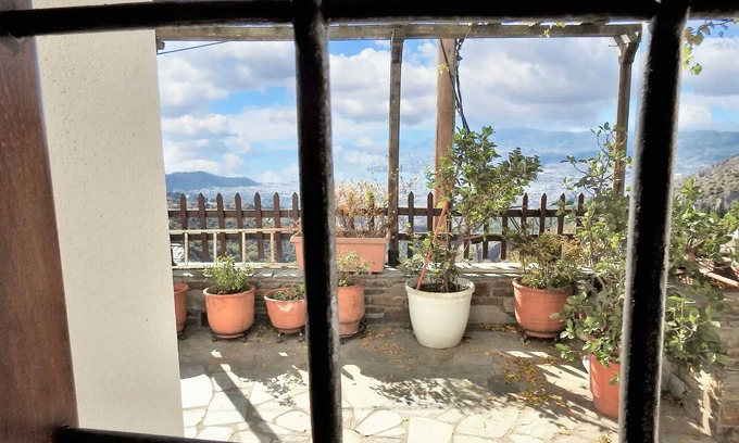 Makrynitsa House | Homerez - Spacious house with sea view in Volos