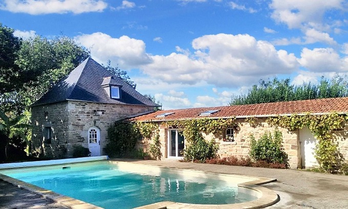 Ploubezre Villa | Homerez - Spacious Villa with Private Pool in Ploubezre