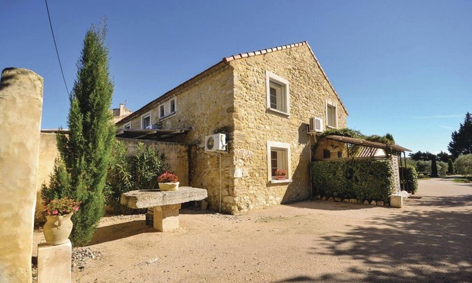 Monteux House | Homerez - Welcoming House in Monteux with Shared Pool