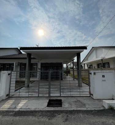 Padang Saujana Apartment | Homestay faleeq