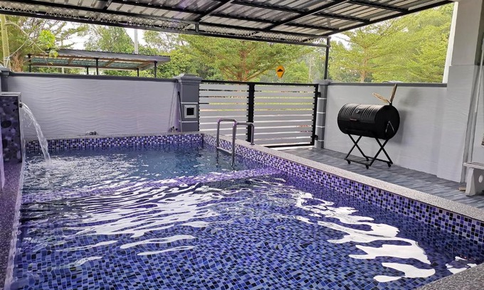 Sungai Baru Tengah House | Homestay MdmMai Private Pool