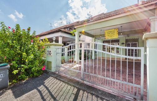 Pulai House | Homestay Rini Zikry