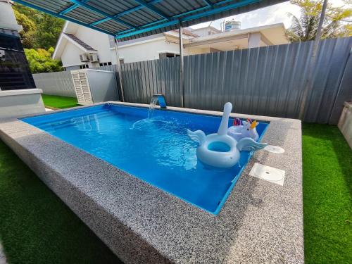 Temerloh House | Homestay Temerloh with Private Pool Near Hospital 4 Bedroom 4 Aircond 10pax Free Wi-Fi Netflix
