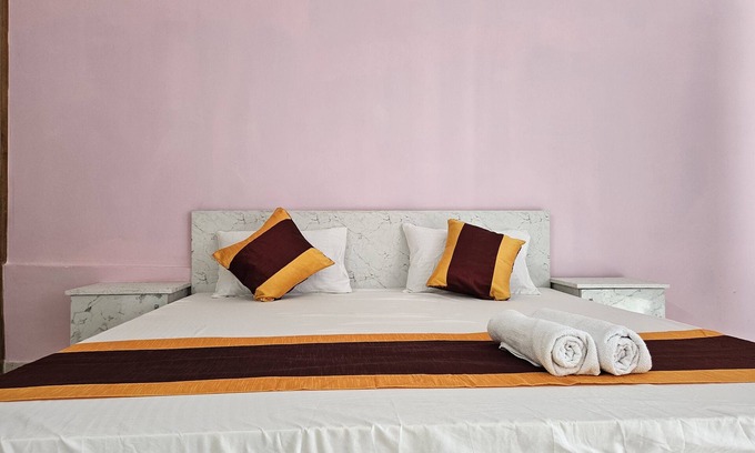 Faridabad House | Homestay Urban Dream: Where comfort meets city living