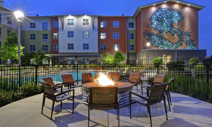 McNeil Hotel | Homewood Suites by Hilton TechRidge Parmer @ I-35