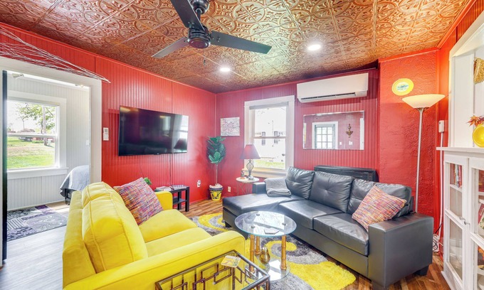 Highland Cottage | Homey Cottage with Sunroom & Smart TV!