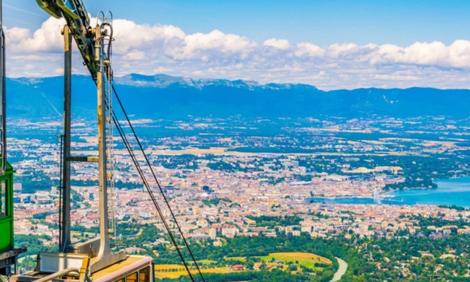 Ambilly Apartment | Homey Keola -Free parking/Near tram to Geneva/Wifi