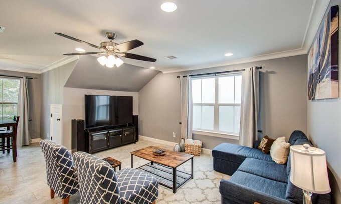 Addicks Apartment | Homey Residential Apartment by Children's Hospital