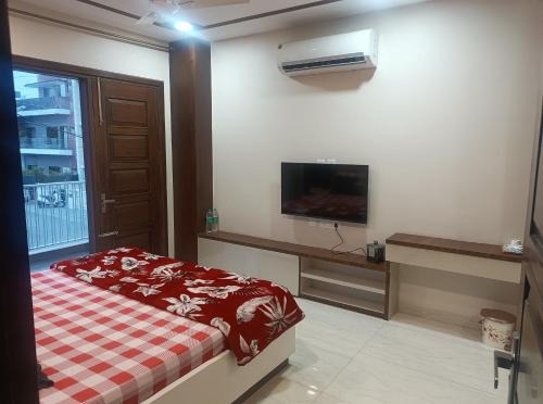 Panchkula Urban Estate House | HomiStay Luxury Room