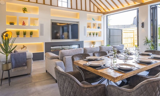 Tring House | Honey Barn - Stunning 4-Bed Rural Paradise