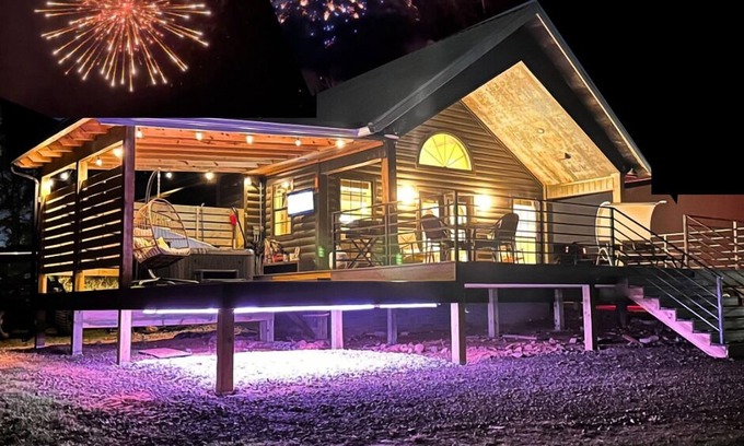 Glenwood Cabin | HoneyBee: Waterfront + Mountain View + FirePit