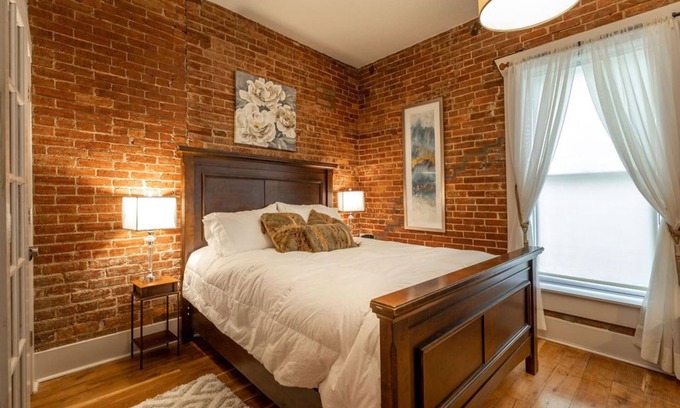 Ozark Apartment | Honeymoon Downtown Boutique Loft - Located in the Historic River District.