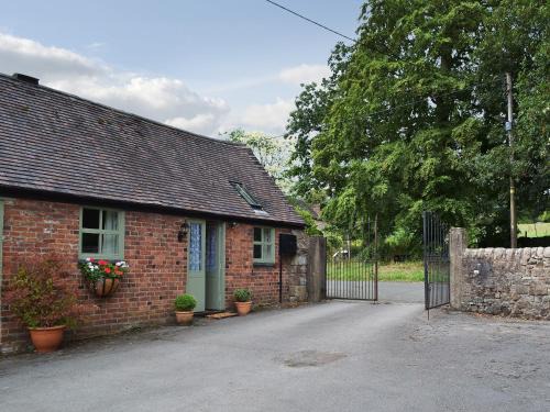 Middle Mayfield House | Honeysuckle Cottage - Uk4177