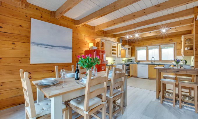 Little Petherick House | Honeywood - Three Bedroom House, Sleeps 6
