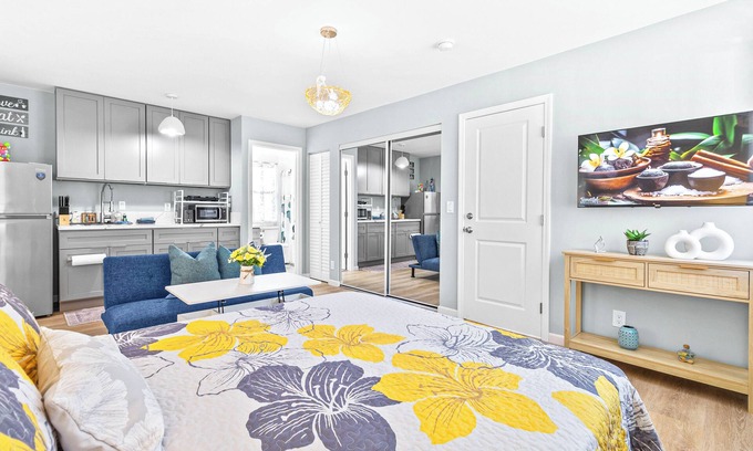 McCully - Moiliili House | Honolulu Studio City Vibez