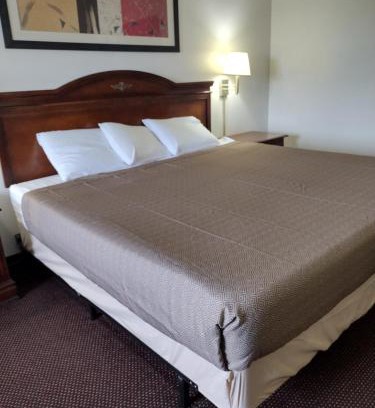 Portland Hotel | Hoosier Inn- Portland