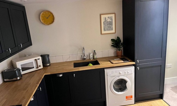 Huntingdon Apartment | Hop Loft, Huntingdon Town, free parking close by