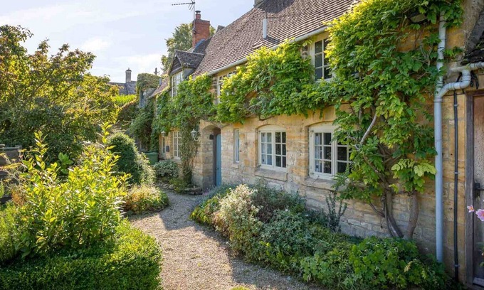 Longborough Cottage | HOPE COTTAGE, family friendly, with open fire in Longborough