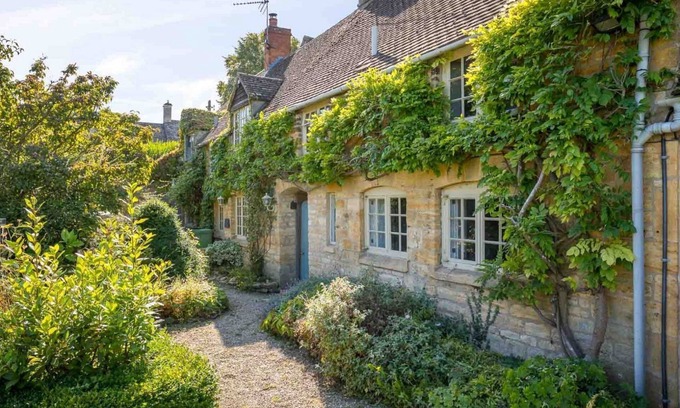 Longborough Cottage | HOPE COTTAGE, pet friendly, character holiday cottage in Longborough
