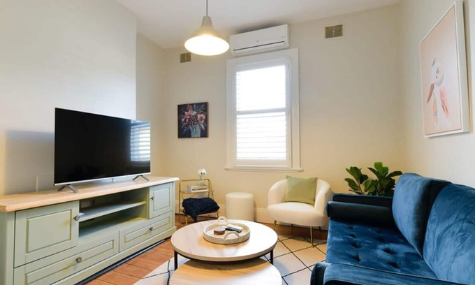 Bathurst Apartment | Hope St Cottage I - Historic Haven, Mountain Views