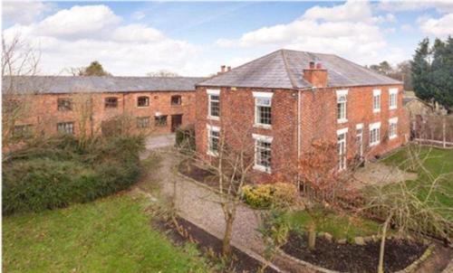 Middlewich Bed & Breakfast | Hopley House